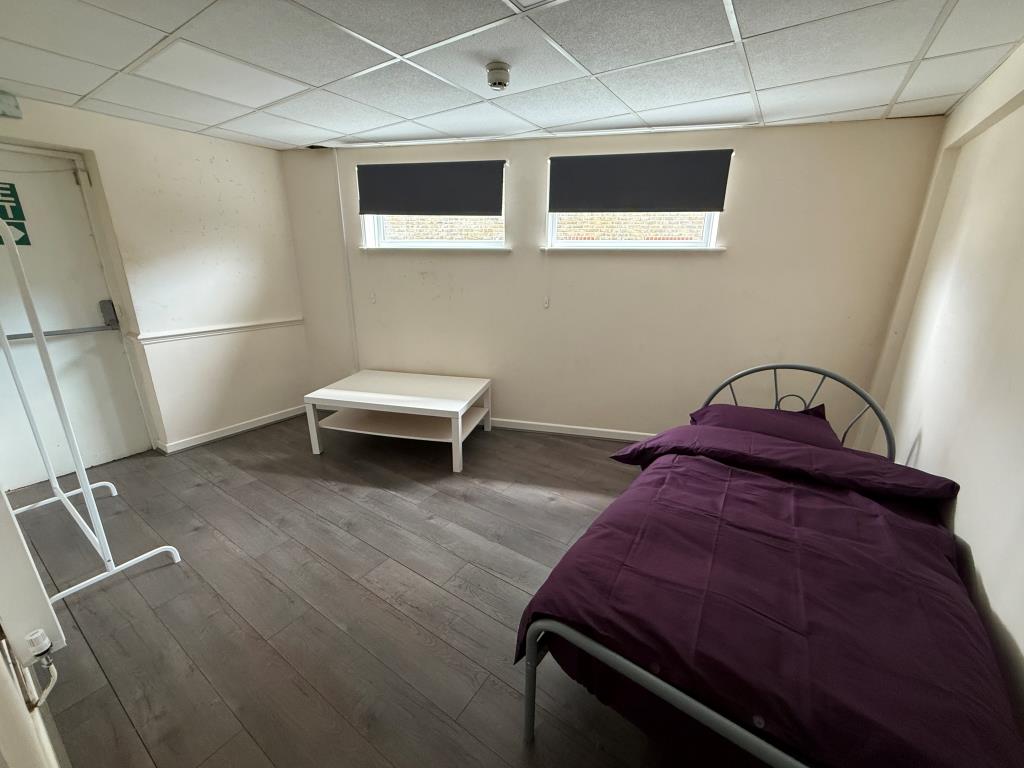 Lot: 126 - SUBSTANTIAL PERIOD PROPERTY WITH PLANNING FOR SEVEN FLATS - Bedroom two
